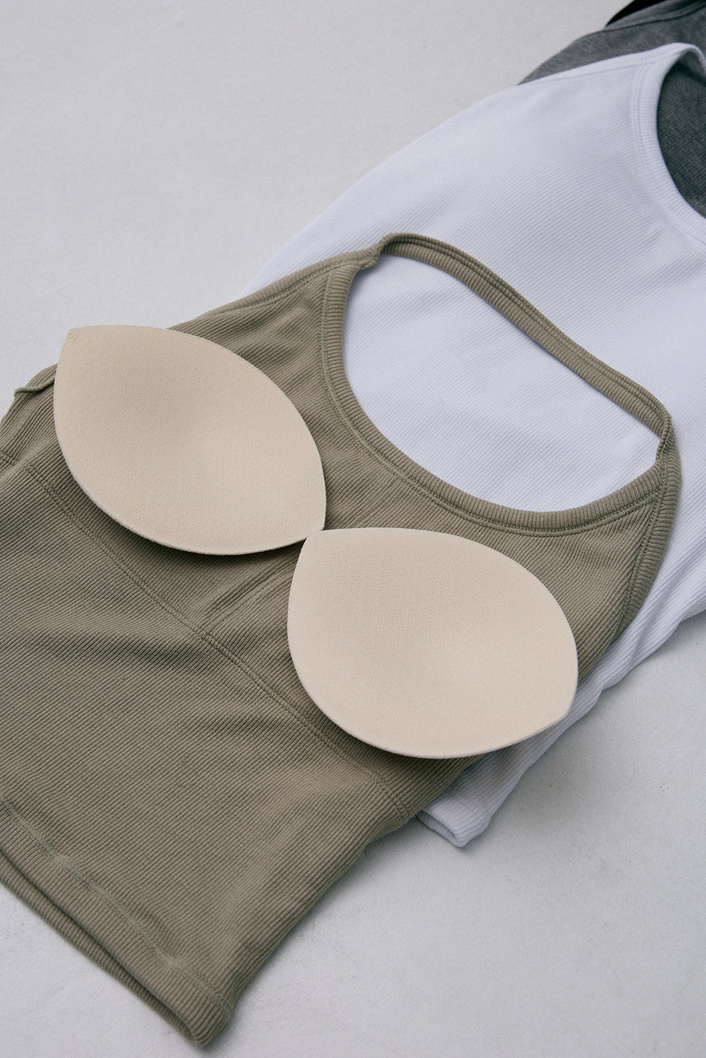 Elegant Rib Halter U-Neck Bratop