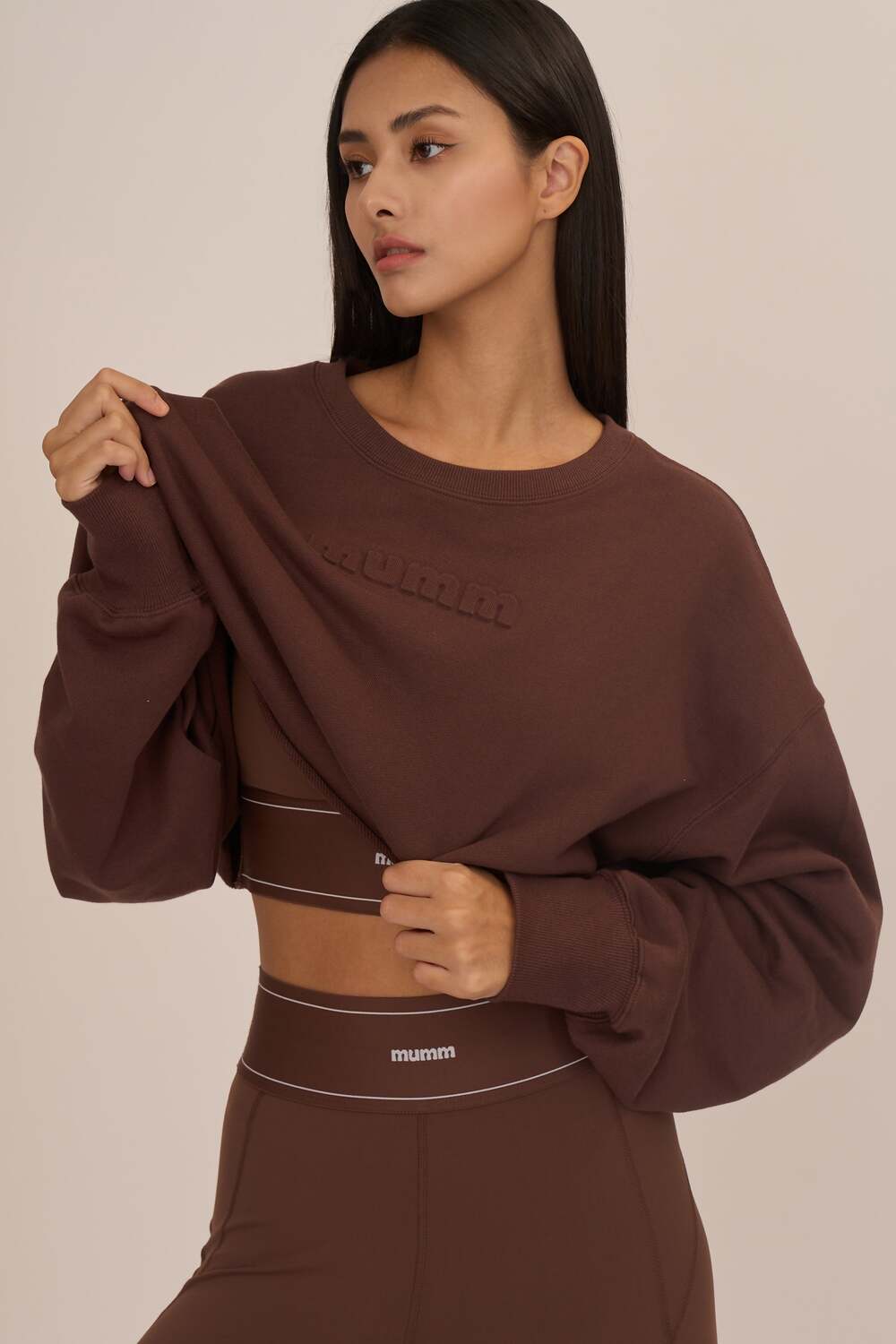 EMBOSSED CROPPED SWEATSHIRT